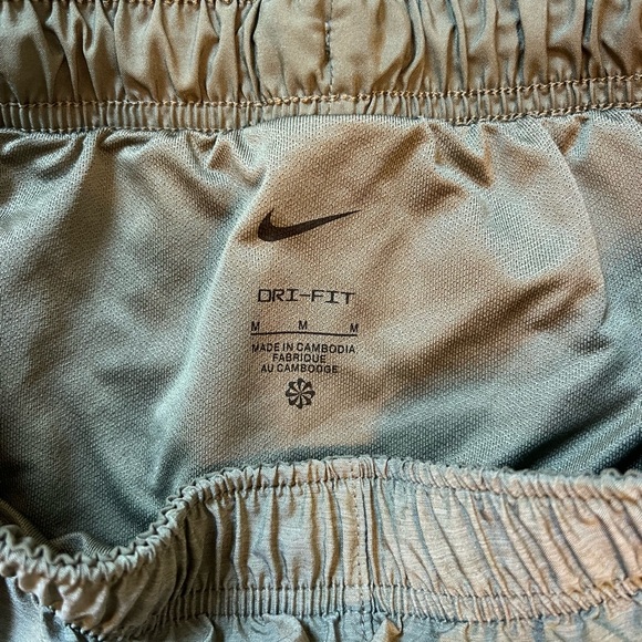 Nike Women's Equilibrium Modern Tempo Running Short, light green, size M - Picture 4 of 4